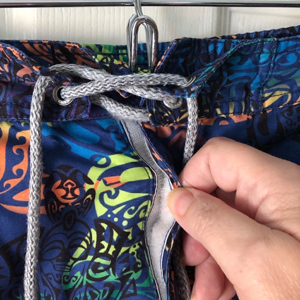 Bugatchi Polynesian Swim Trunks - Picture 4 of 9